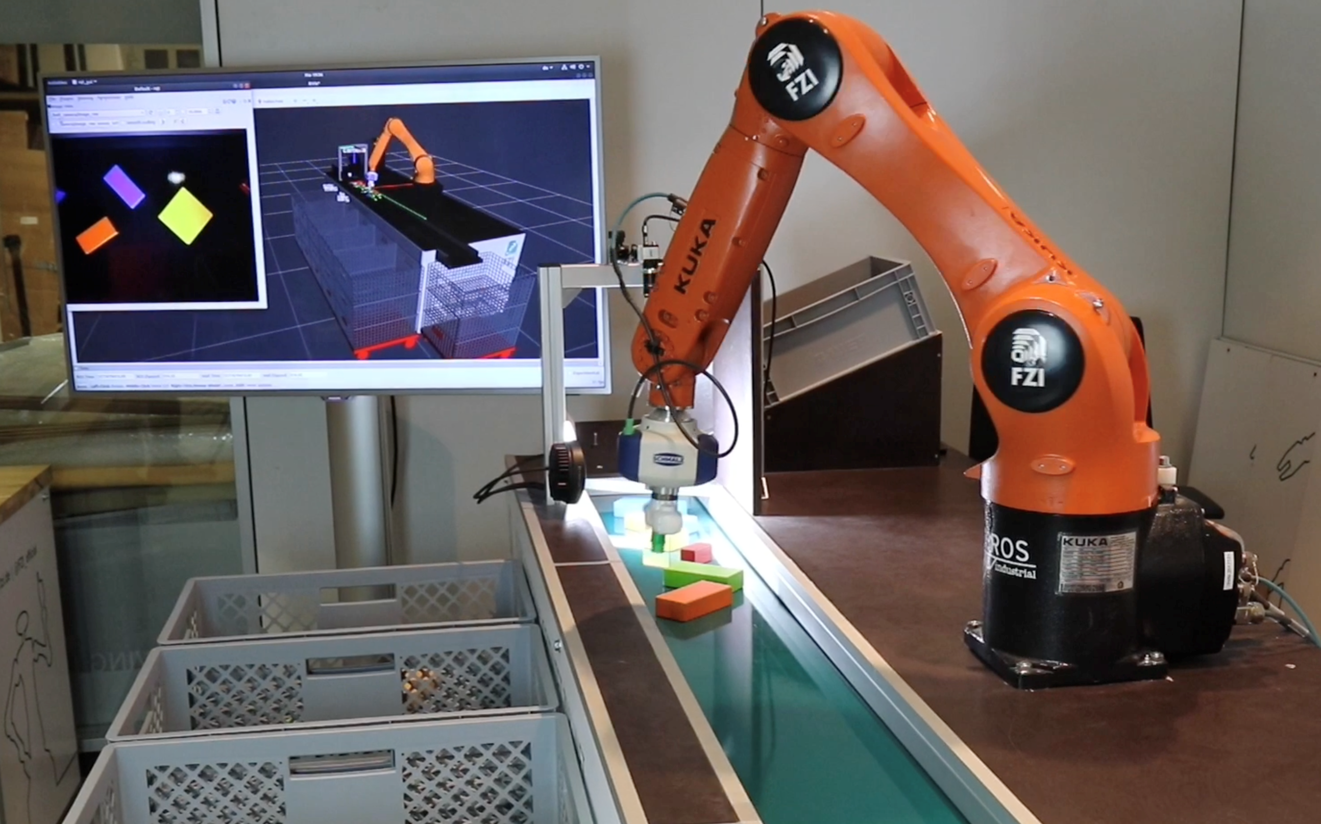 Roboterarm sortiert Bauklötze automatisiert